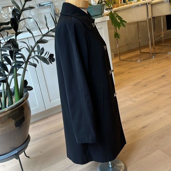 EUC London Fog black round neck silver clasp front fully lined heavier rain coat - Picture 6 of 10